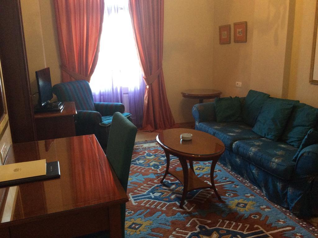 Grande Bretagne - Nafplio Hotel ภายนอก รูปภาพ