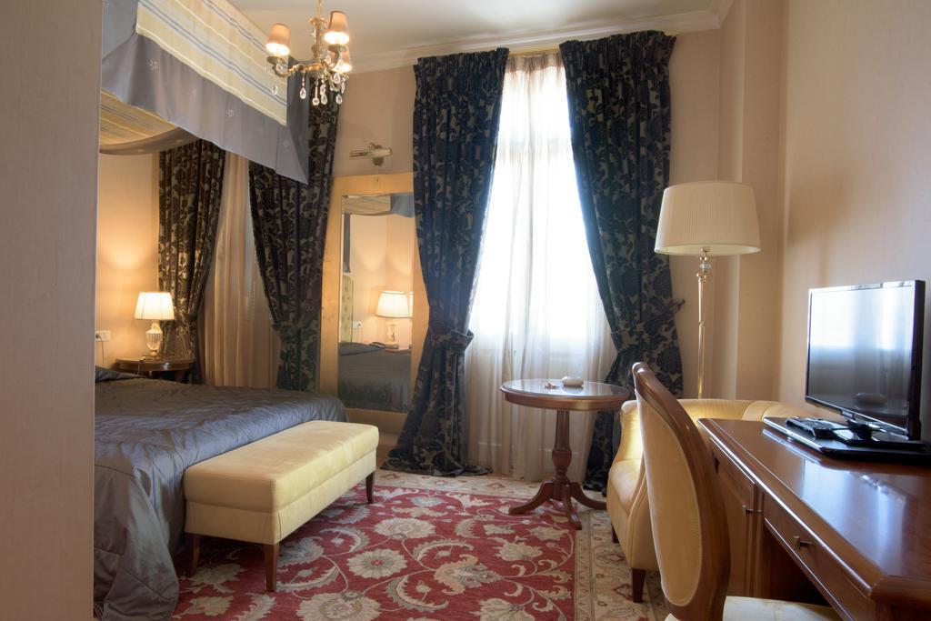 Grande Bretagne - Nafplio Hotel ภายนอก รูปภาพ